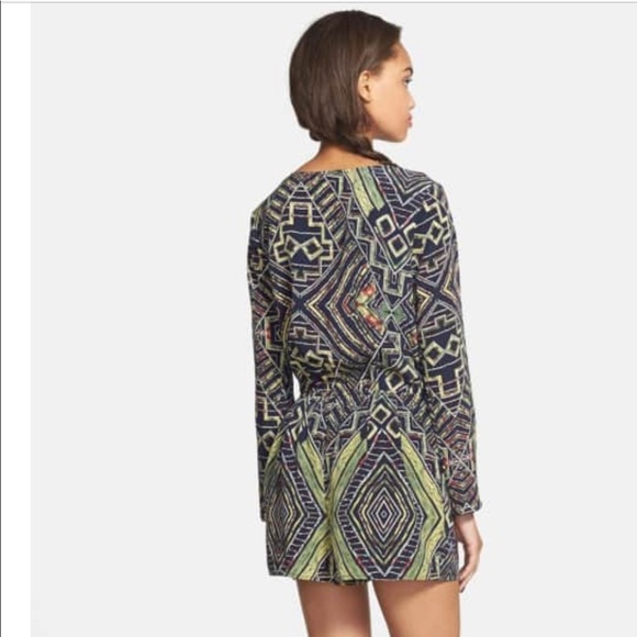 One Clothing Long Sleeve Surplice Romper size L - Picture 3 of 5